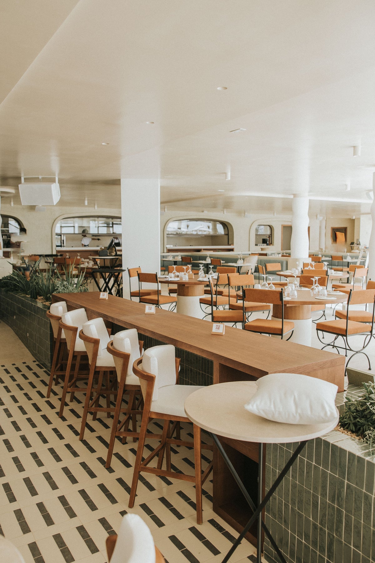 Barbillón Marbella: el beach club donde vivir el verano más feliz
